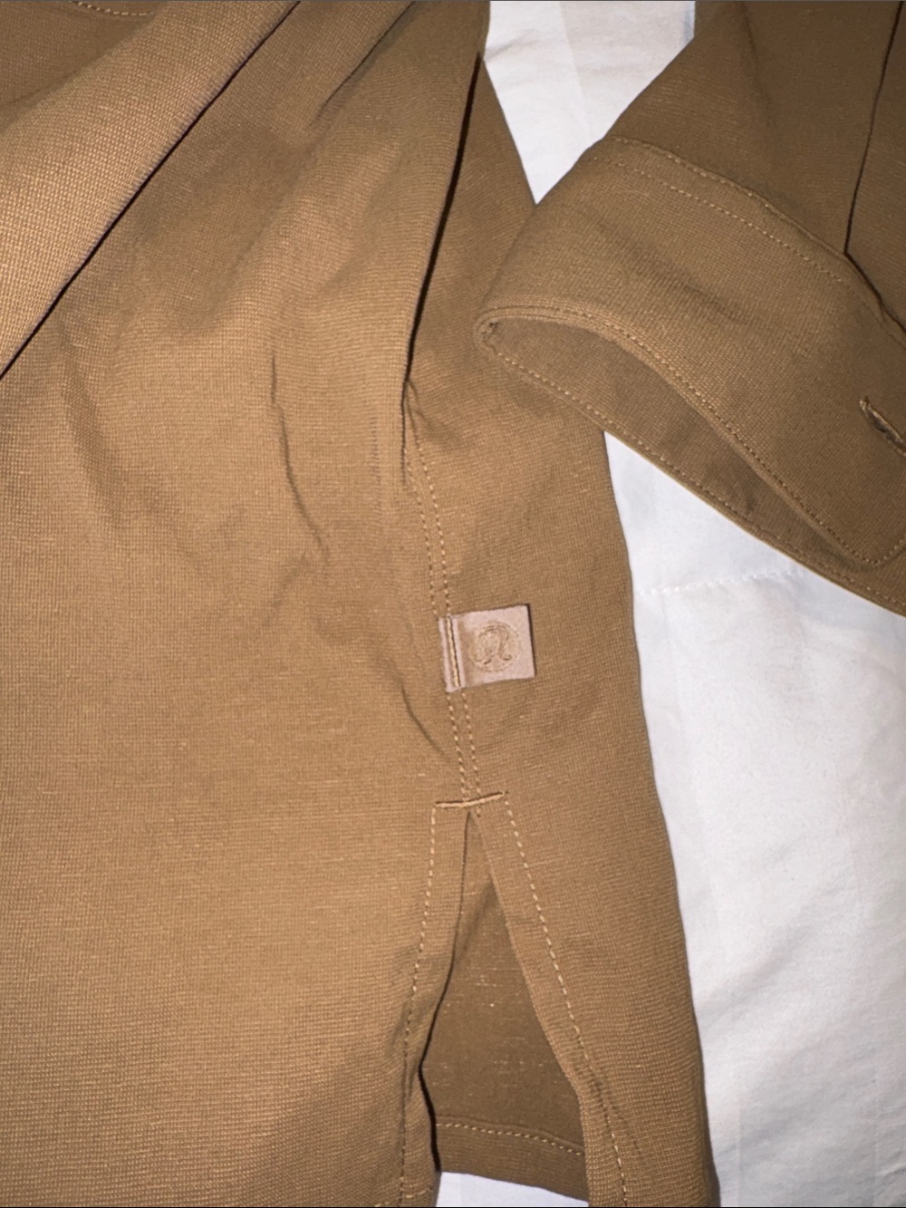 Men's Lulu lemon Button -Up Shirt in Tan NWT - Picture 5 of 6